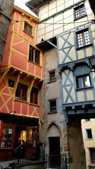 Bel Appartement, 2 Chambres, Centre Ville Thiers 0*,  Francja
