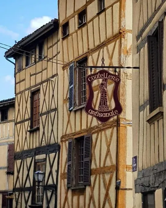 Bel Appartement, 2 Chambres, Centre Ville Thiers France